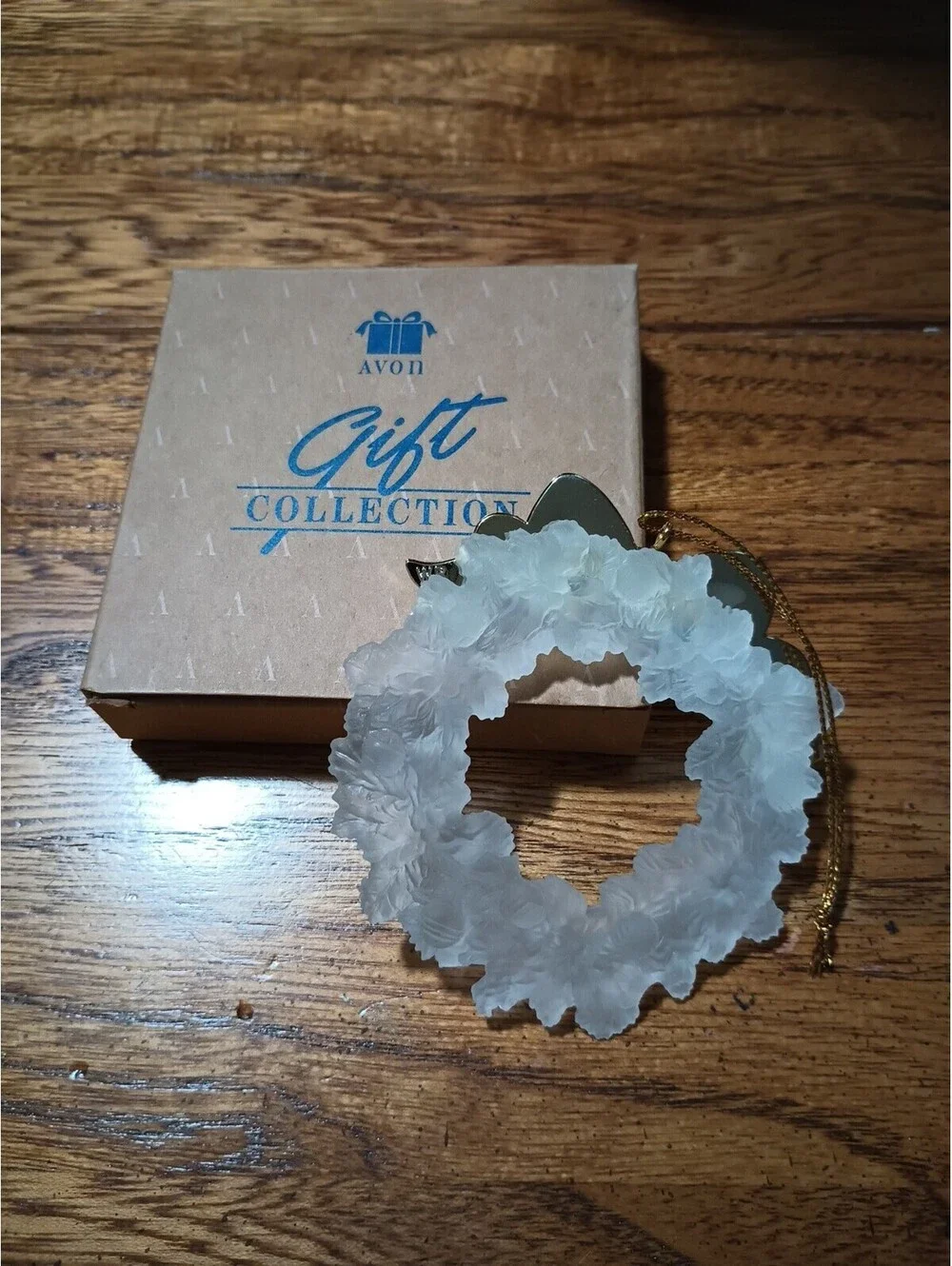 Vintage Avon Holiday Reflections Ornament Wreath